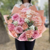 Изображение 2 - Сборный букет из пионовидных роз, гортензии и диантуса (36) - купить в Москве