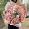Изображение 4 - Сборный букет из пионовидных роз, гортензии и диантуса (36) - купить в Москве