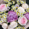 Изображение 4 - Букет из роз пионов и ромашки - купить в Москве
