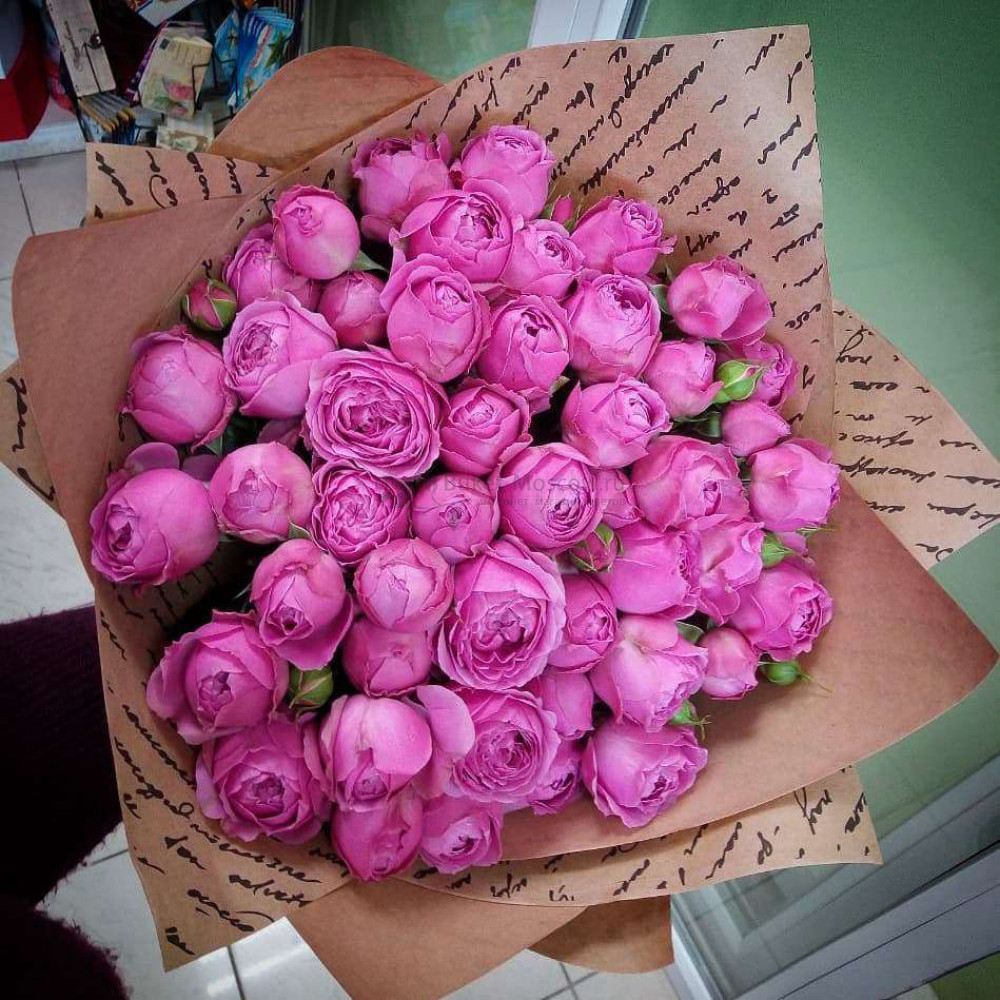 Изображение - Букет из 25 Кустовых пионовидных роз - купить в Москве