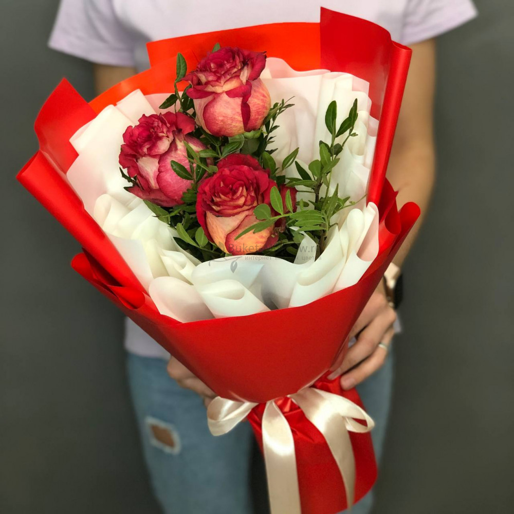 Изображение - Мини букет из трех роз - купить в Москве