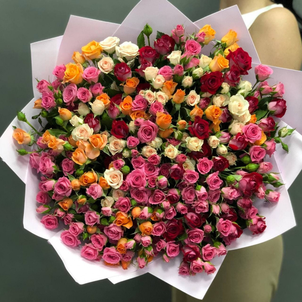 Изображение - Букет из 51 кустовой розы в упаковке - купить в Москве