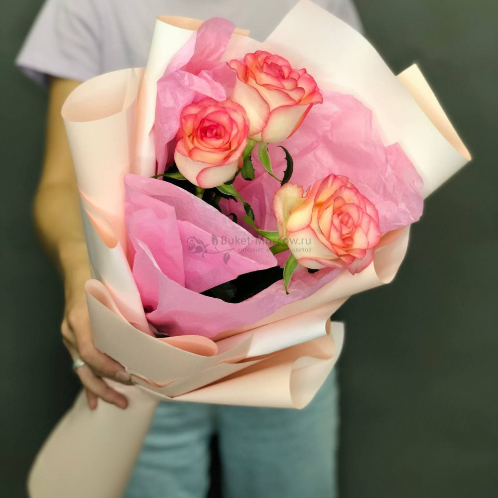 Изображение - Букет комплимент из  трех роз - купить в Москве