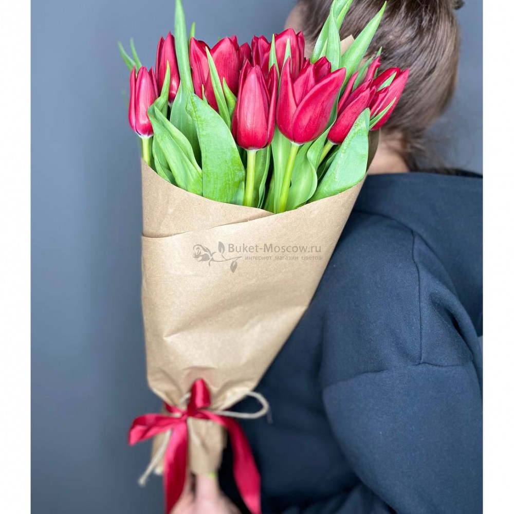 Изображение - Букет из 19 Тюльпанов с лентой - купить в Москве