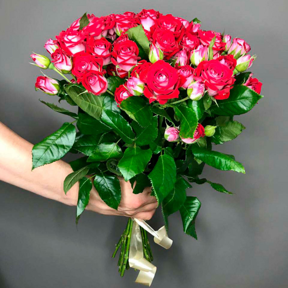 Изображение - Букет из 19 кустовых роз - купить в Москве