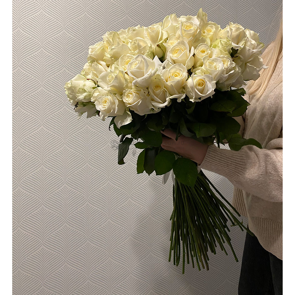 Изображение - Букет из 51 белой розы 60 см - купить в Москве
